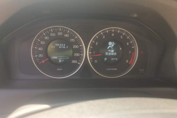 Used Volvo XC60 2012 T6 AWD Zhiya Edition Odometer Close Up