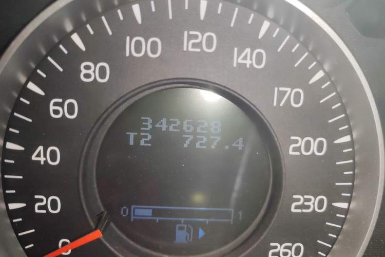 Used Volvo XC60 2012 T6 AWD Comfort Edition Odometer Close Up