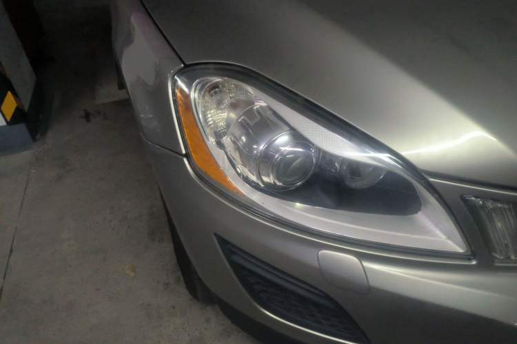 Used Volvo XC60 2012 T5 Comfort Edition Right Front Headlight