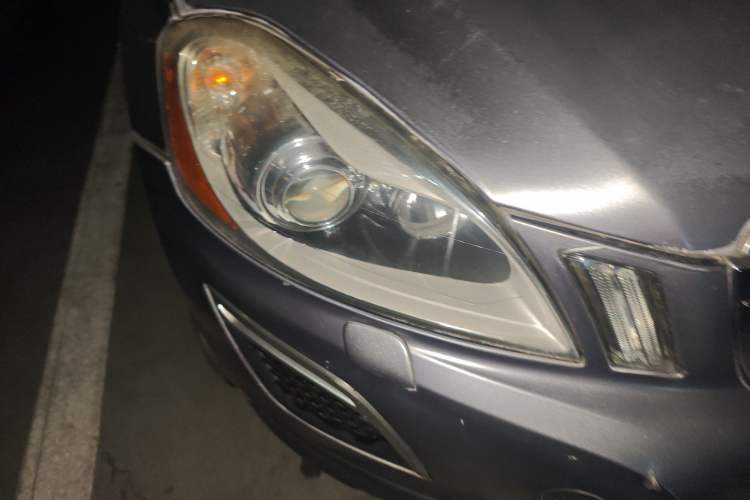 Used Volvo XC60 2012 T5 Comfort Edition Right Front Headlight