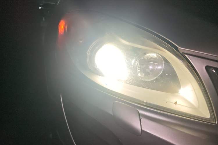 Used Volvo XC60 2012 T5 Comfort Edition Right Front Headlight
