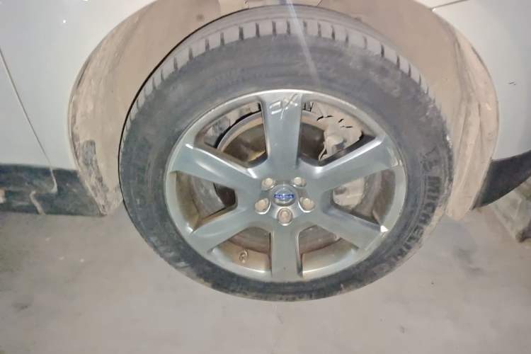 Used Volvo XC60 2012 T6 AWD Zhiya Edition Right Front Wheel Hub
