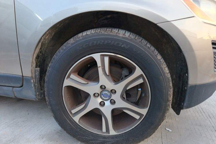 Used Volvo XC60 2012 T6 AWD Comfort Edition Right Front Wheel Hub