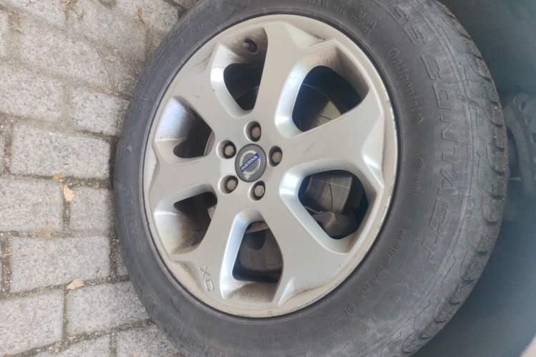 Used Volvo XC60 2012 T5 Zhiya Edition Right Front Wheel Hub