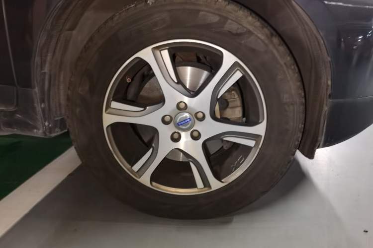 Used Volvo XC60 2012 T5 Zhiya Edition Right Front Wheel Hub