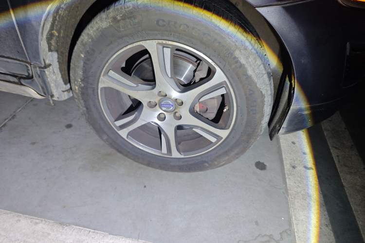 Used Volvo XC60 2012 T5 Comfort Edition Right Front Wheel Hub