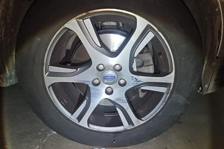 Used Volvo XC60 2012 T5 Comfort Edition Right Front Wheel Hub