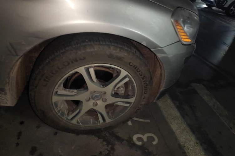 Used Volvo XC60 2012 T5 Comfort Edition Right Front Wheel Hub