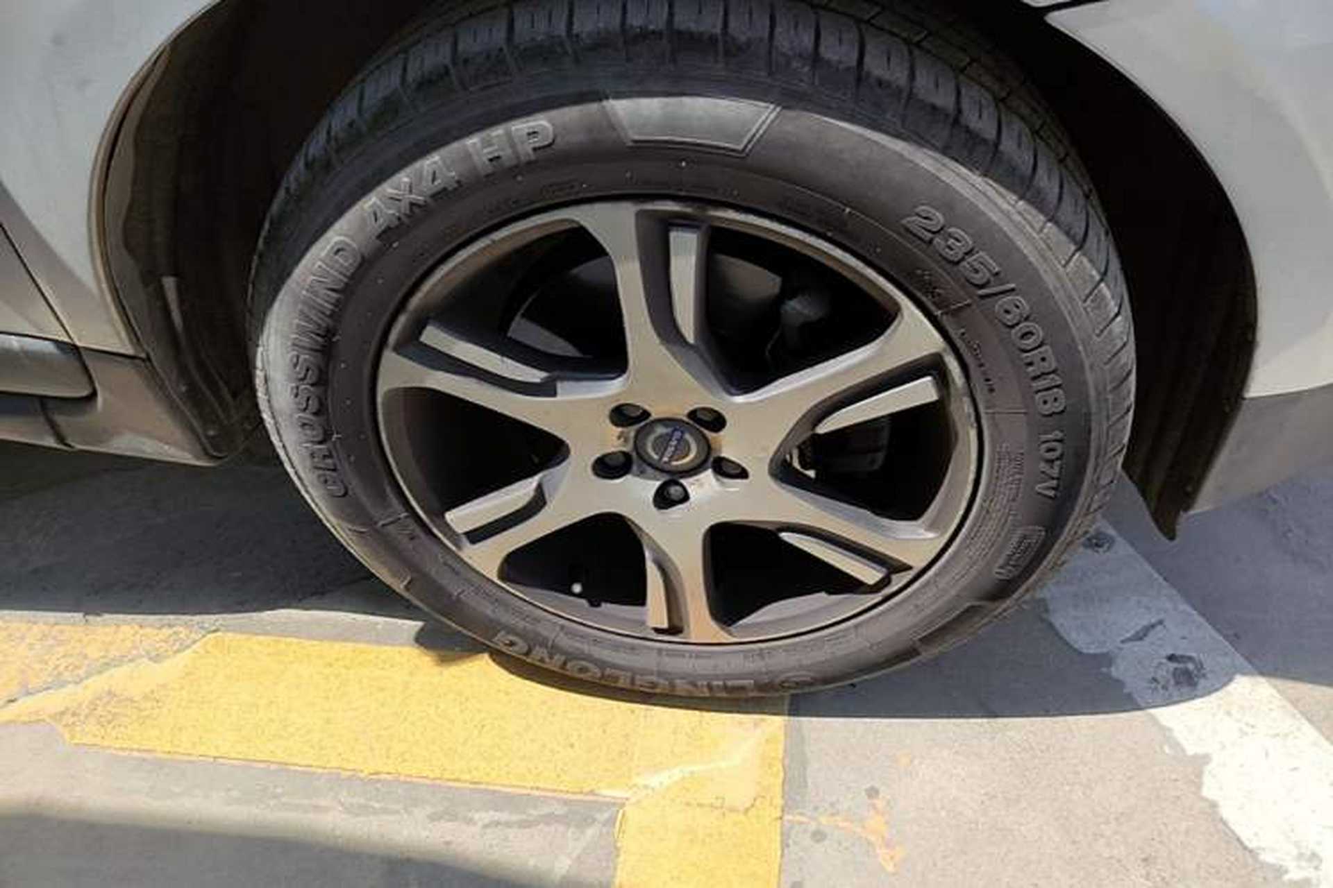Used Volvo XC60 2012 T6 AWD Comfort Edition Right Front Wheel Hub