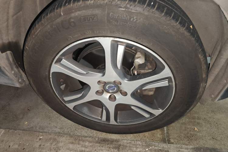 Used Volvo XC60 2012 T5 Comfort Edition Right Front Wheel Hub