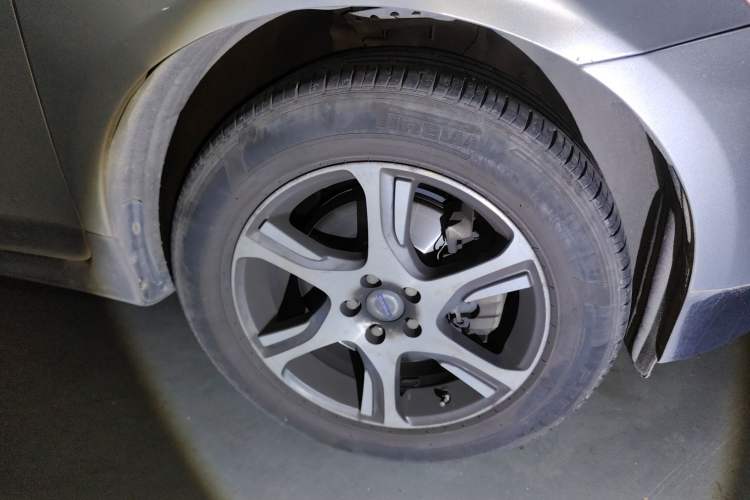 Used Volvo XC60 2012 T5 Zhiya Edition Right Front Wheel Hub
