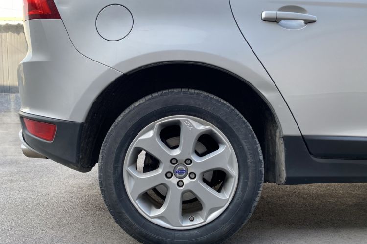 Used Volvo XC60 2012 T5 Comfort Edition Right Rear Wheel Hub