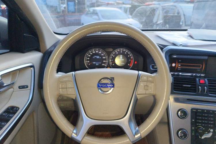 Used Volvo XC60 2012 T6 AWD Comfort Edition Steering Wheel