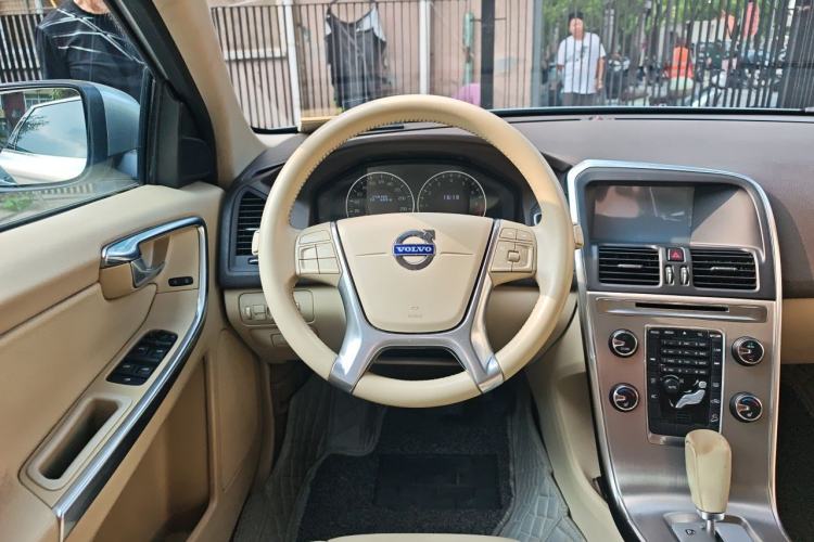 Used Volvo XC60 2012 T6 AWD Comfort Edition Steering Wheel