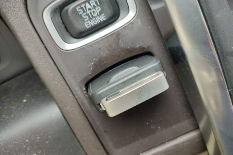 Used Volvo XC60 2012 T5 Comfort Edition Vehicle Key