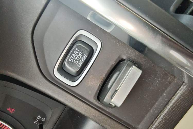 Used Volvo XC60 2012 T6 AWD Comfort Edition Vehicle Key