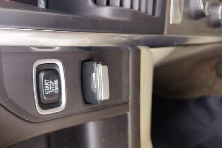 Used Volvo XC60 2012 T5 Comfort Edition Vehicle Key