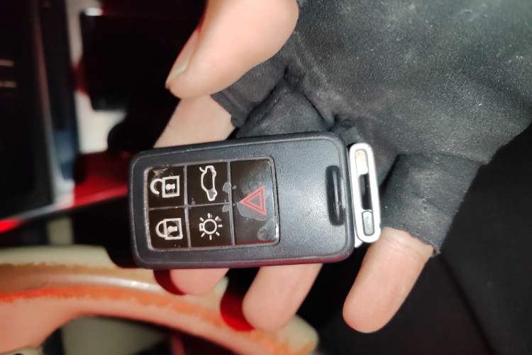 Used Volvo XC60 2012 T6 AWD Comfort Edition Vehicle Key