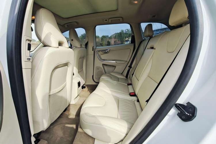 Used Volvo XC60 2012 T5 Comfort Edition Interior 3