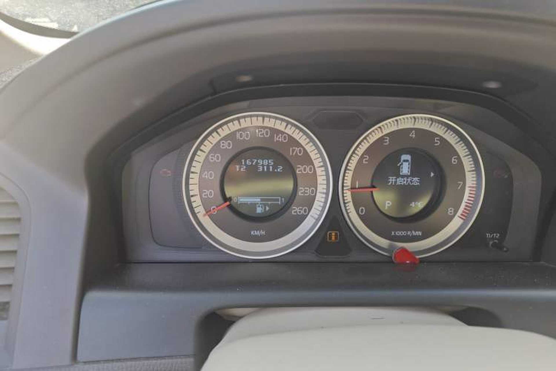 Used Volvo XC60 2012 T5 Comfort Edition Odometer Close Up