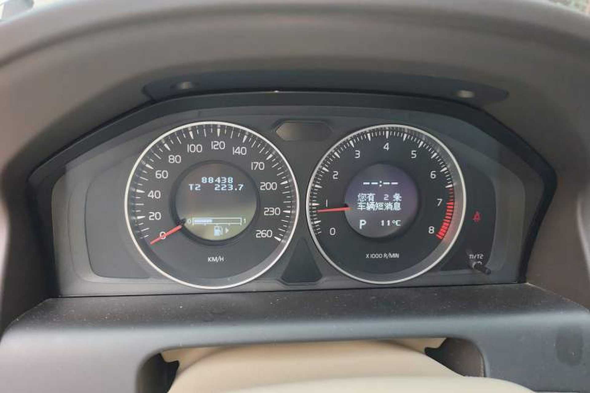 Used Volvo XC60 2012 T5 Comfort Edition Odometer Close Up
