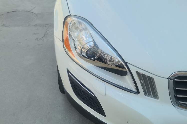 Used Volvo XC60 2012 T5 Comfort Edition Right Front Headlight
