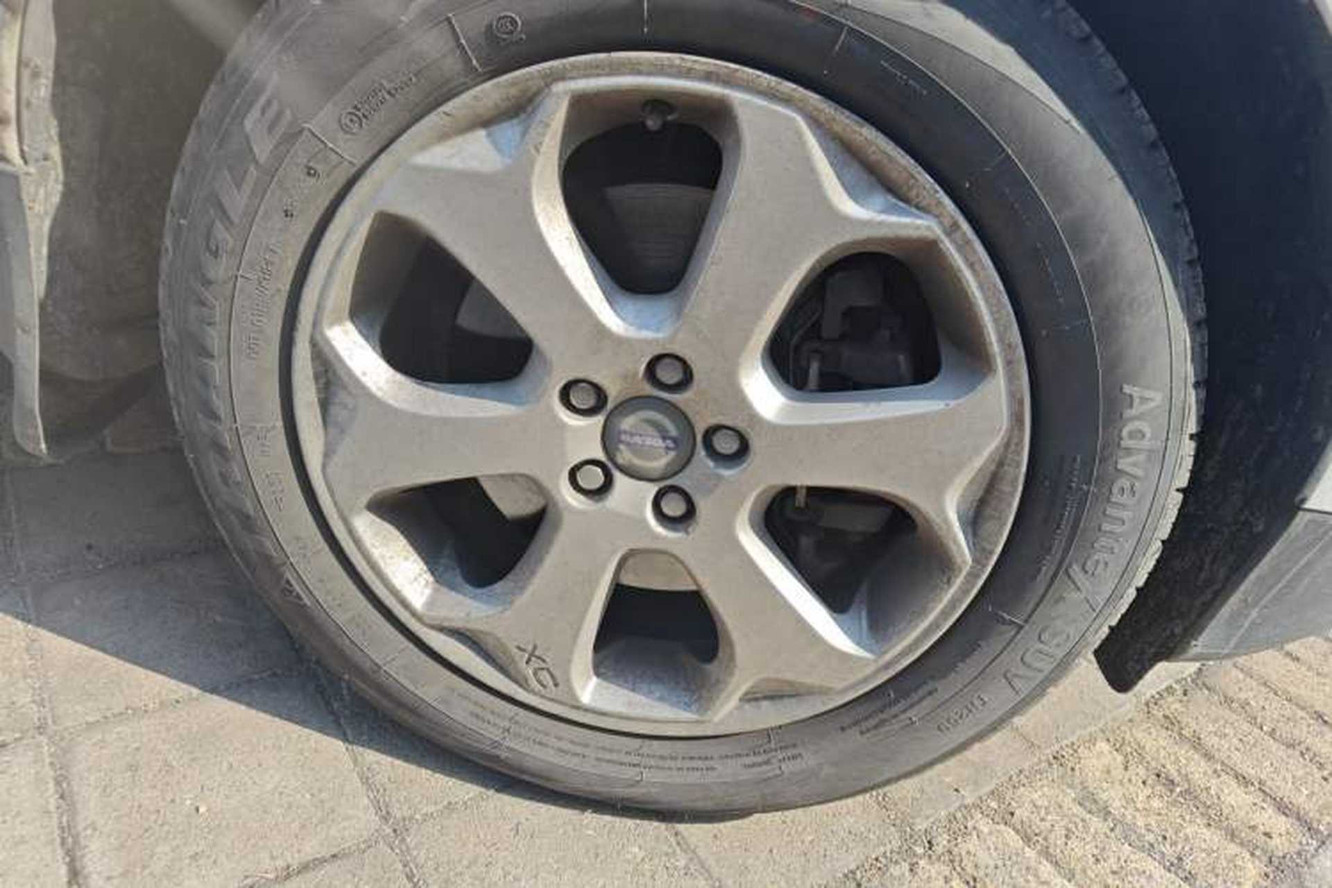 Used Volvo XC60 2012 T5 Comfort Edition Right Front Wheel Hub