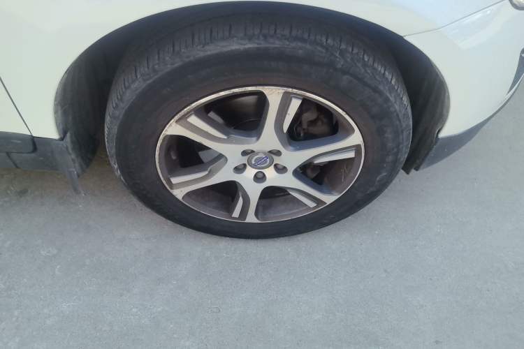 Used Volvo XC60 2012 T5 Comfort Edition Right Front Wheel Hub