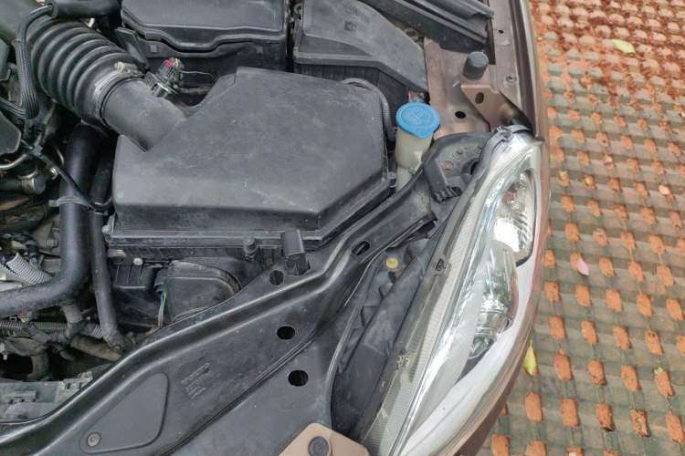 Used Volvo XC60 2012 T5 Comfort Edition Engine Bay Left