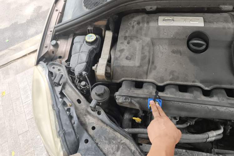 Used Volvo XC60 2012 T6 AWD Comfort Edition Engine Bay Right