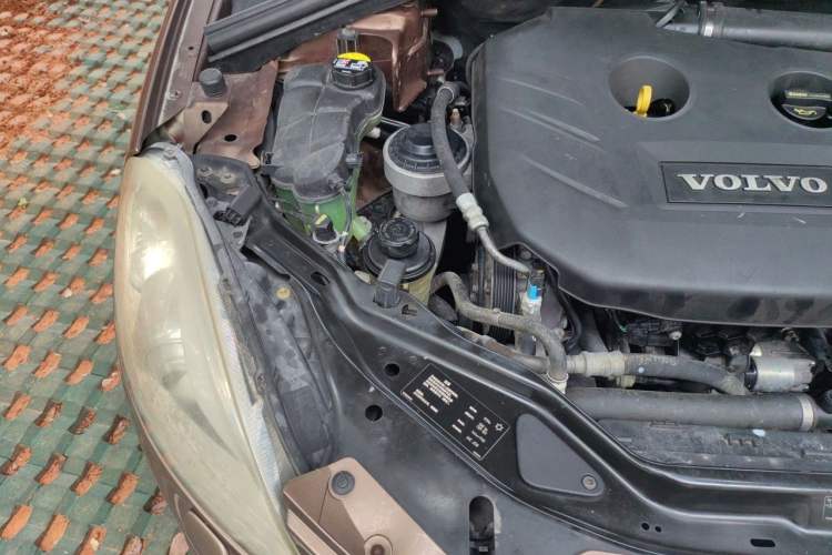 Used Volvo XC60 2012 T5 Comfort Edition Engine Bay Right