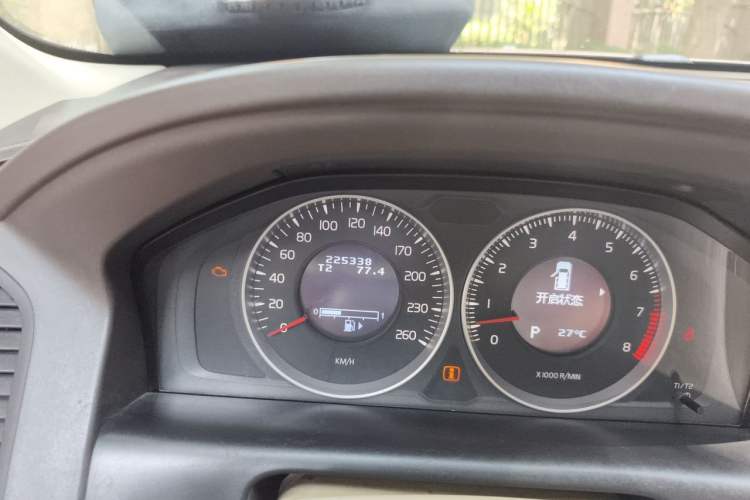 Used Volvo XC60 2012 T6 AWD Comfort Edition Odometer Close Up
