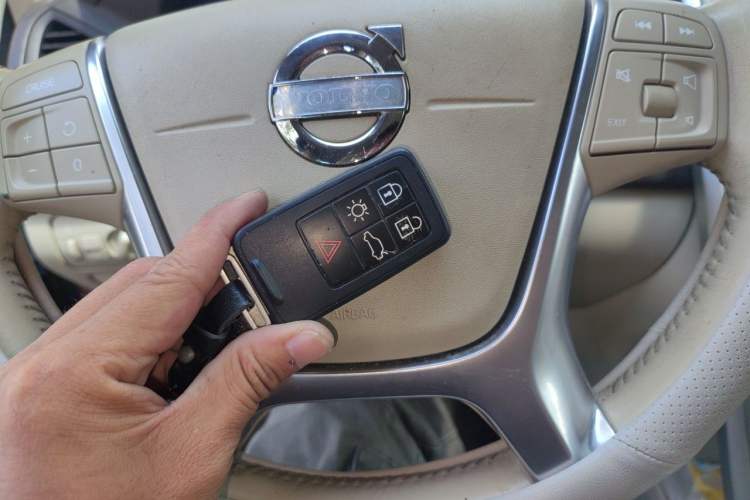 Used Volvo XC60 2012 T5 Comfort Edition Vehicle Key