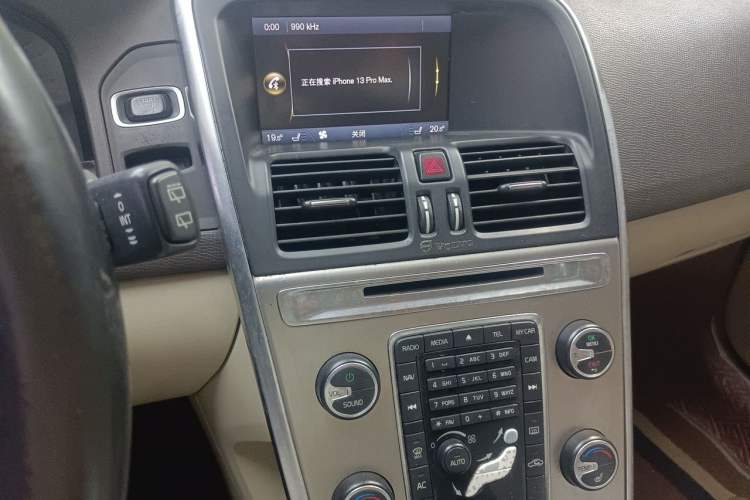 Used Volvo XC60 2013 T5 Prestige Edition Audio And AC Panel