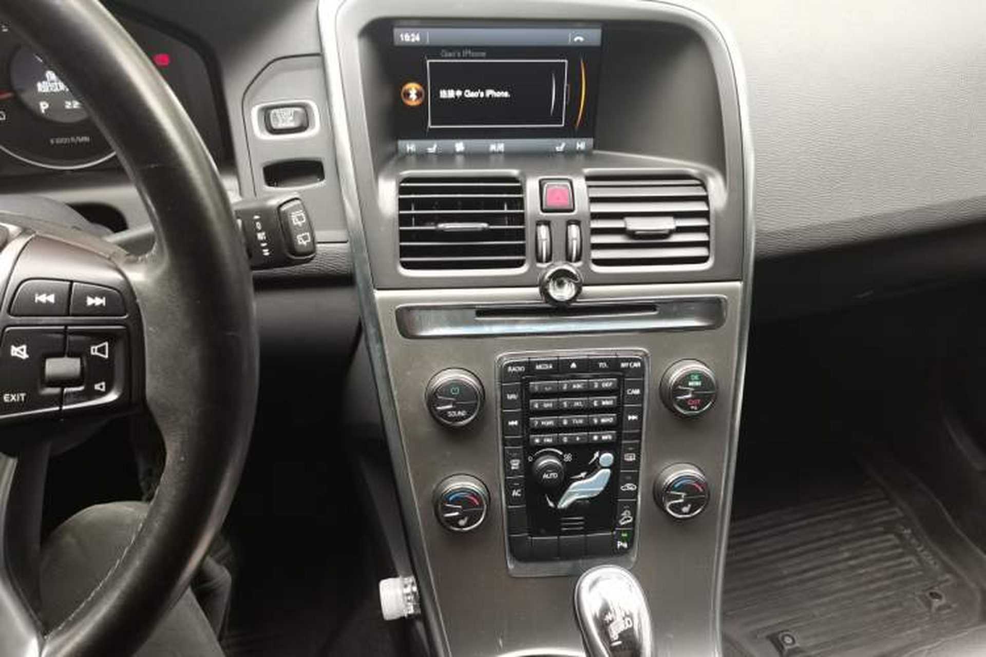 Used Volvo XC60 2013 T6 AWD Comfort Edition Audio And AC Panel