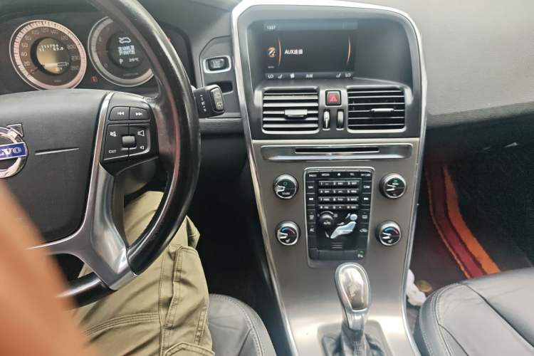 Used Volvo XC60 2013 T5 Zhiya Edition Audio And AC Panel