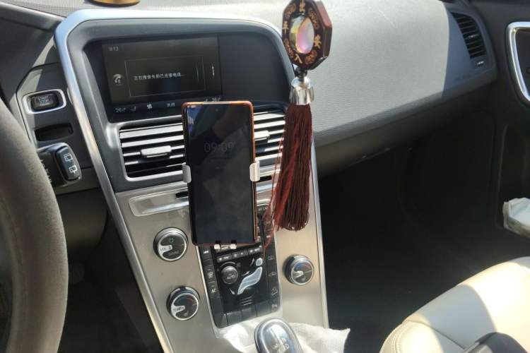 Used Volvo XC60 2013 T6 AWD Comfort Edition Audio And AC Panel