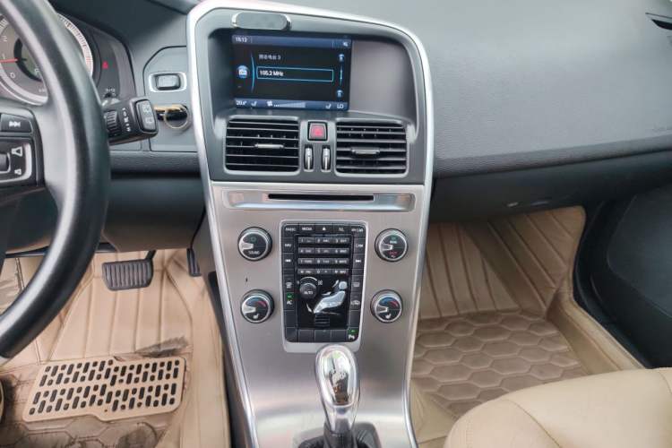 Used Volvo XC60 2013 T5 Zhiya Edition Audio And AC Panel