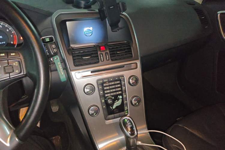 Used Volvo XC60 2013 T6 AWD Comfort Edition Audio And AC Panel