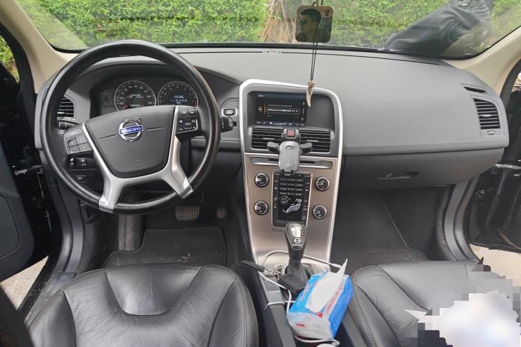 Used Volvo XC60 2013 T6 AWD Comfort Edition Center Console