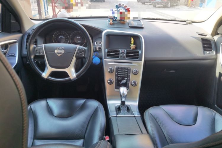 Used Volvo XC60 2013 T5 Comfort Edition Center Console
