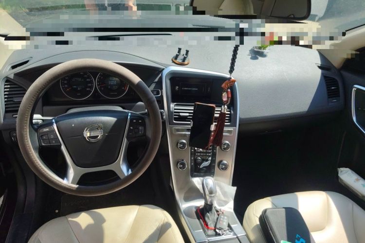 Used Volvo XC60 2013 T6 AWD Comfort Edition Center Console