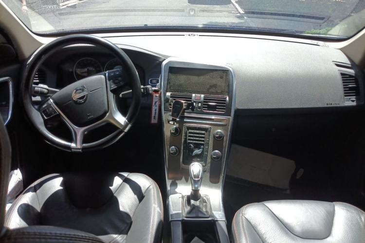 Used Volvo XC60 2013 T5 Comfort Edition Center Console