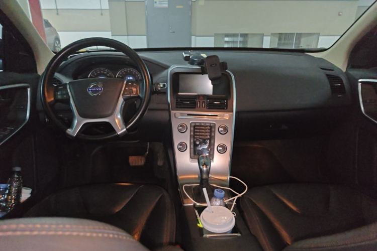 Used Volvo XC60 2013 T6 AWD Comfort Edition Center Console
