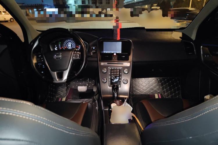 Used Volvo XC60 2013 T5 Comfort Edition Center Console