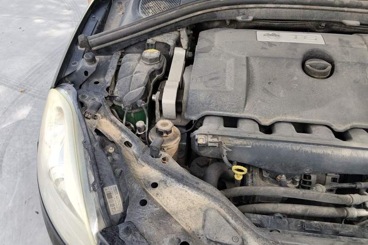 Used Volvo XC60 2013 T6 AWD Comfort Edition Engine Bay Right