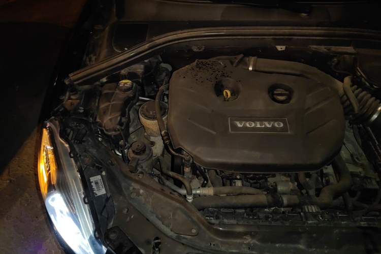 Used Volvo XC60 2013 T5 Comfort Edition Engine Bay Right