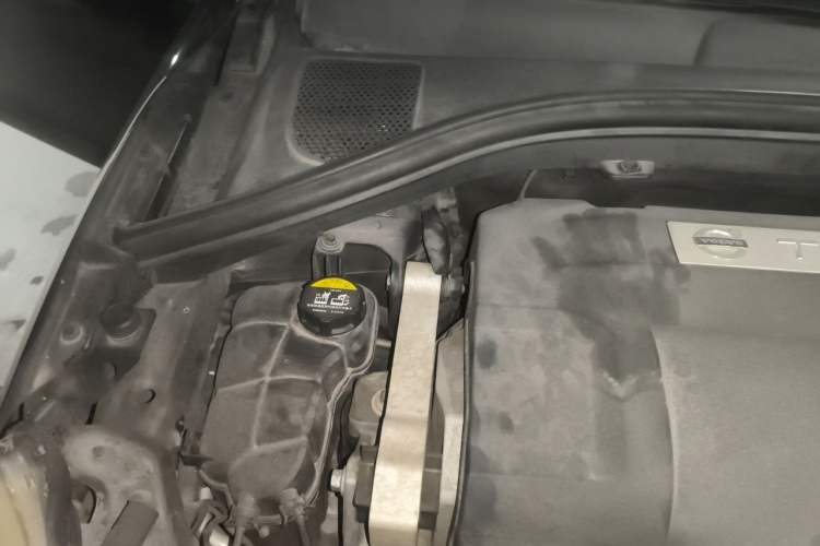 Used Volvo XC60 2013 T6 AWD Comfort Edition Engine Bay Right