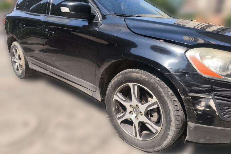 Used Volvo XC60 2013 T5 Comfort Edition Front Right 45 Deg