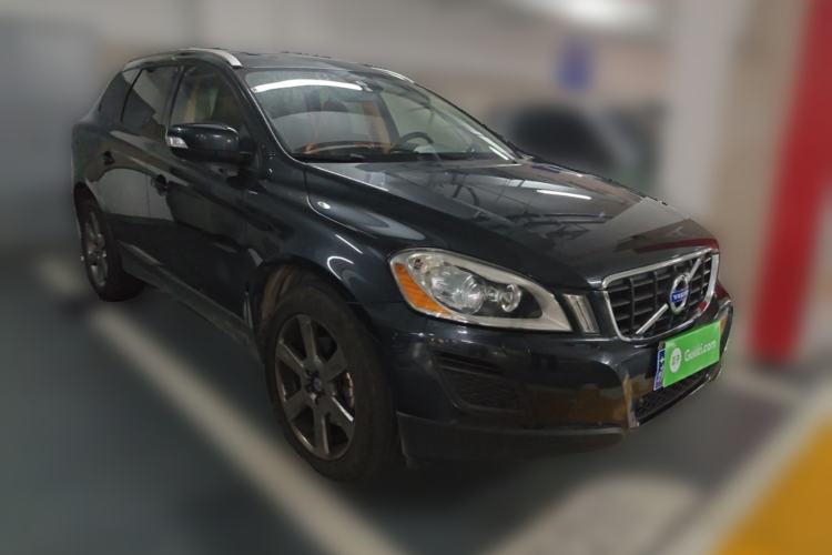 Used Volvo XC60 2013 T6 AWD Comfort Edition Front Right 45 Deg